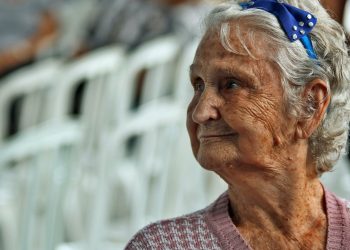 Wie Politiker und Reiche sich bei der Impfung vordrängen