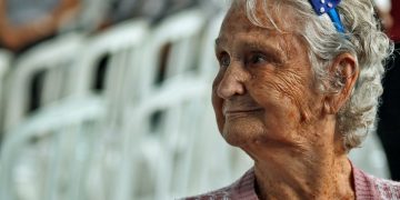 Wie Politiker und Reiche sich bei der Impfung vordrängen