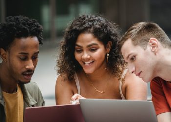 Spanische Software Firma gibt Mitarbeitern 3 Tage Wochenende und steigert den Umsatz um 30%