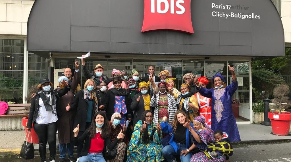 Die Angestellten von Ibis Batignolles feiern ihren Siege. Foto: CGT-HPE