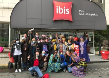 Die Angestellten von Ibis Batignolles feiern ihren Siege. Foto: CGT-HPE