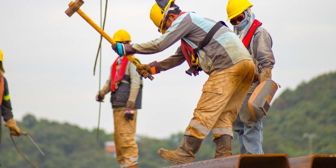 ** ENTWURF ** EU: Schlechte Löhne im Osten, Lohndruck im Westen, Konzerne gewinnen