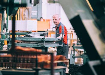 ** ENTWURF ** EU: Schlechte Löhne im Osten, Lohndruck im Westen, Konzerne gewinnen