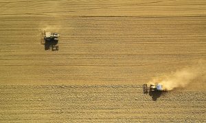 Landwirtschaft industriell betrieben - Foto: Johny-Goerend-unsplash