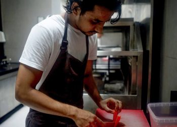 Verfassungsgerichtshof: AsylwerberInnen sollen arbeiten dürfen – Kocher will aber rigide Praxis beibehalten