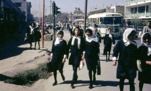 Schülerinnen in Afghanistan 1967 (Foto: Bill Podlich)