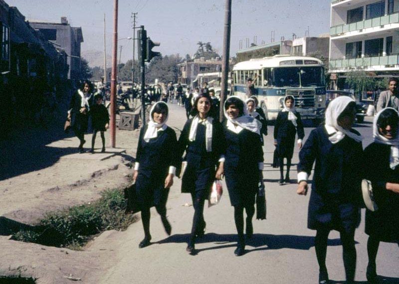 Schülerinnen in Afghanistan 1967 (Foto: Bill Podlich)