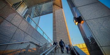 Umfrage zeigt: Österreicher:innen wollen höhere Konzern- und Vermögenssteuern