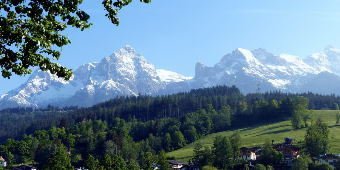 Pinzgau zugepflastert: Luxus-Chalets bei Naturschutzgebieten schaden Umwelt und Bewohnern