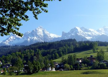 Pinzgau zugepflastert: Luxus-Chalets bei Naturschutzgebieten schaden Umwelt und Bewohnern