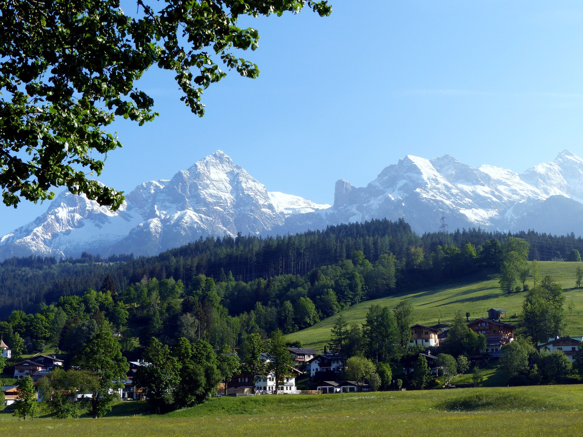 Pinzgau zugepflastert: Luxus-Chalets bei Naturschutzgebieten schaden Umwelt und Bewohnern