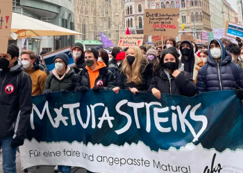 Streik: Schüler:innen demonstrieren gegen Pandemie-Chaos an Schulen