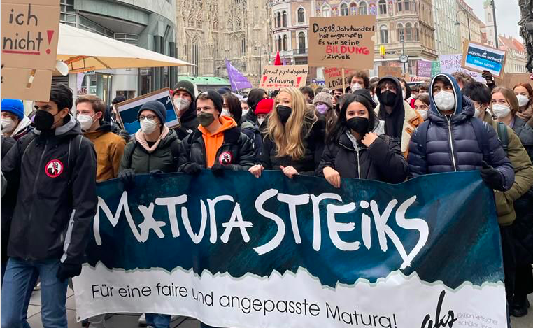 Streik: Schüler:innen demonstrieren gegen Pandemie-Chaos an Schulen