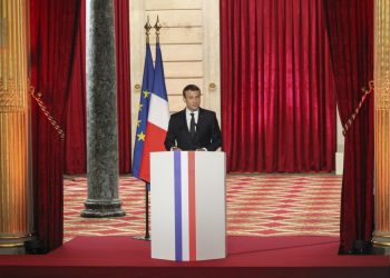 Sozialkürzungen, Steuergeschenke für Reiche und Massenproteste: Macron könnte dennoch wieder Präsident werden