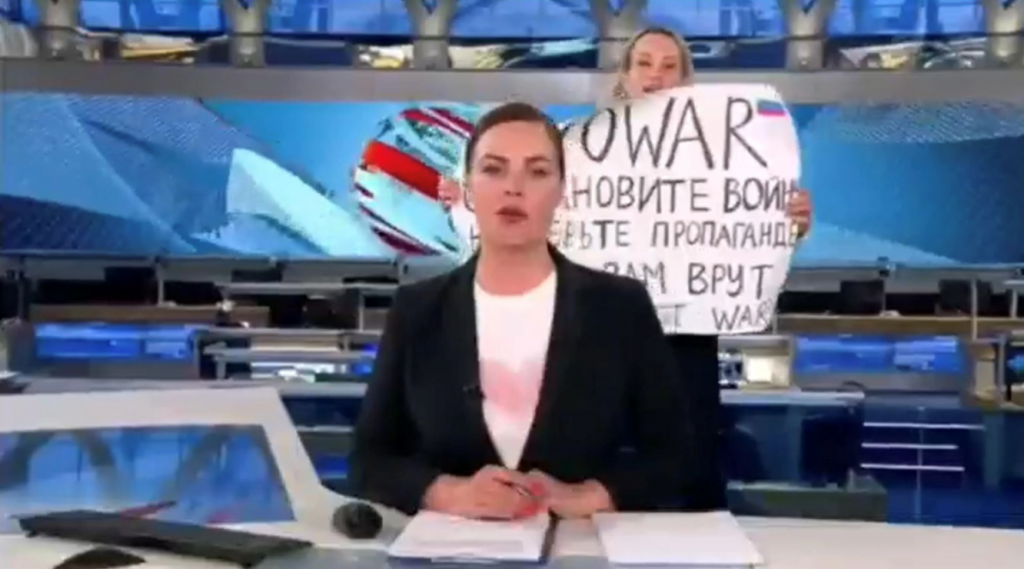 Friedensprotest Russland Fernsehen gegen Ukraine-Krieg