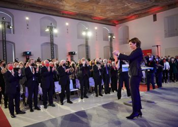 Rendi-Wagner stellt Anspruch auf Kanzleramt: Türkis-Grün nur noch bei 33 Prozent