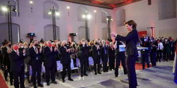 Rendi-Wagner stellt Anspruch auf Kanzleramt: Türkis-Grün nur noch bei 33 Prozent