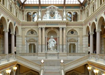Wien Justizpalast,_Stiege_mit_Justitia, Justiz, Ermittlungen, Korruption, ÖVP
