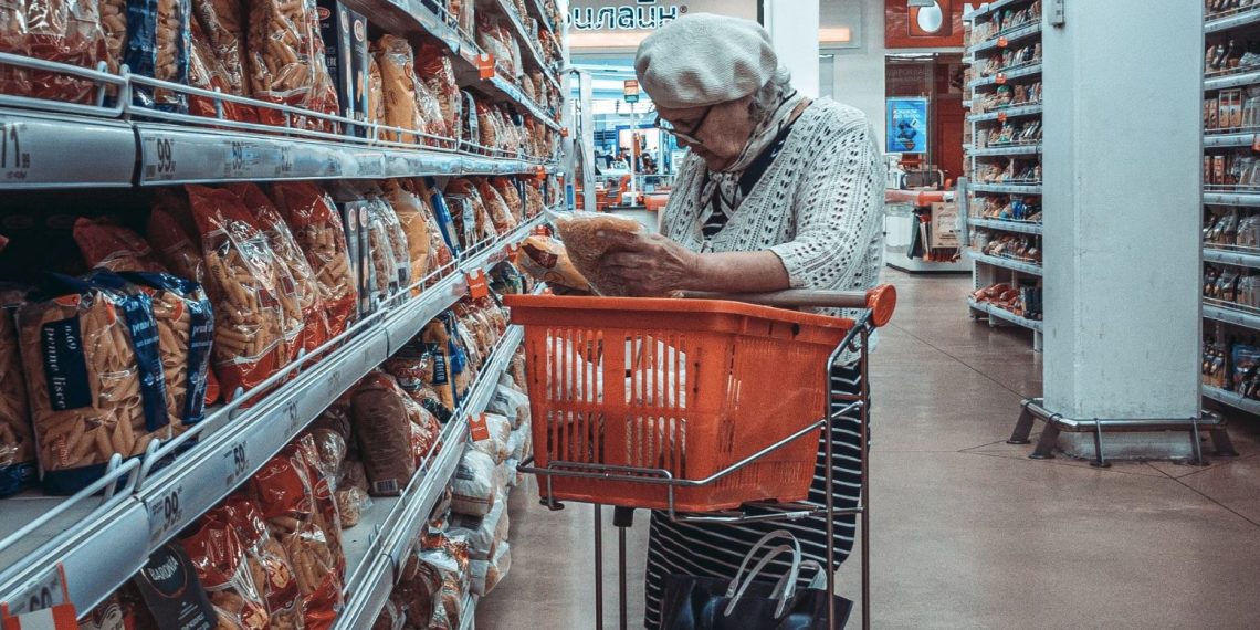 Teuerung: Für 3 von 10 Haushalten reicht das Einkommen nicht mehr