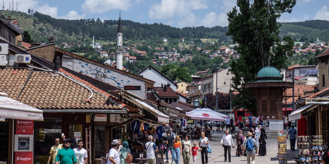 „Die Elite profitiert vom Stauts Quo“: Warum nationalistische Politiker nichts an Bosniens Situation ändern wollen