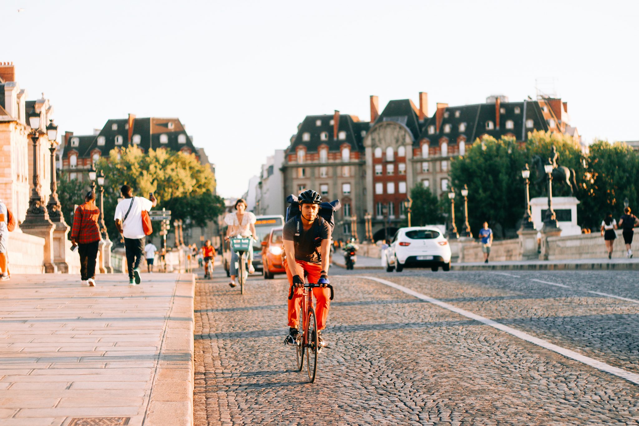 Frankreich zahlt für Umstieg von Auto auf E-Bike 4.000 Euro