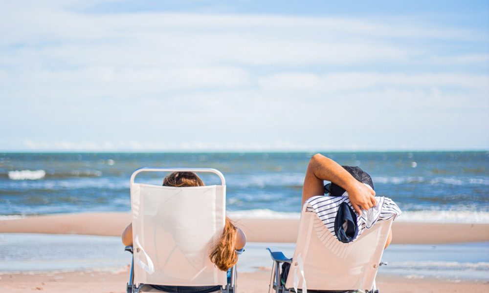 Leser:innen-Befragung zur Teuerung: 73 Prozent schränken ihren Urlaub ein!