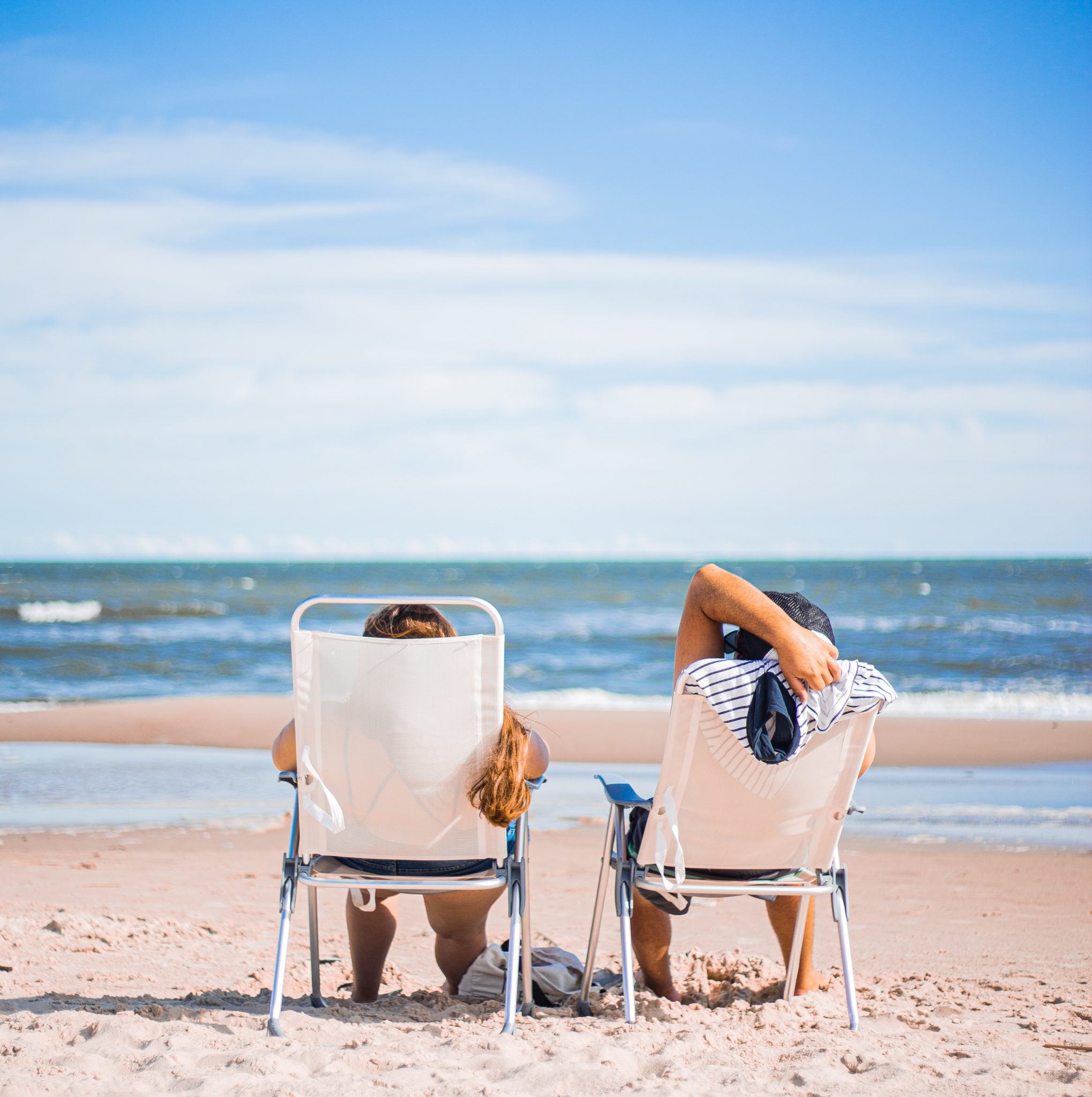 Leser:innen-Befragung zur Teuerung: 73 Prozent schränken ihren Urlaub ein!
