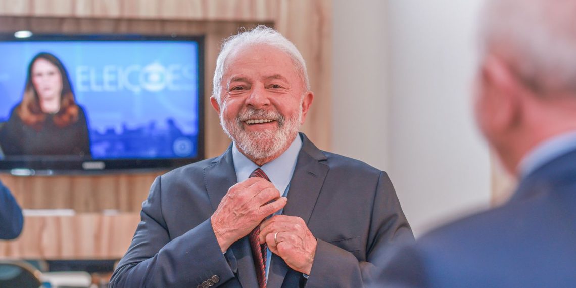 Vom Schuhputzer zum Präsidenten Brasiliens: Lula da Silva gewinnt die erste Wahlrunde mit 48,4 %