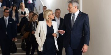 Johanna Mikl-Leitner und Karl Nehammer - Foto: BKA/Christopher Dunker