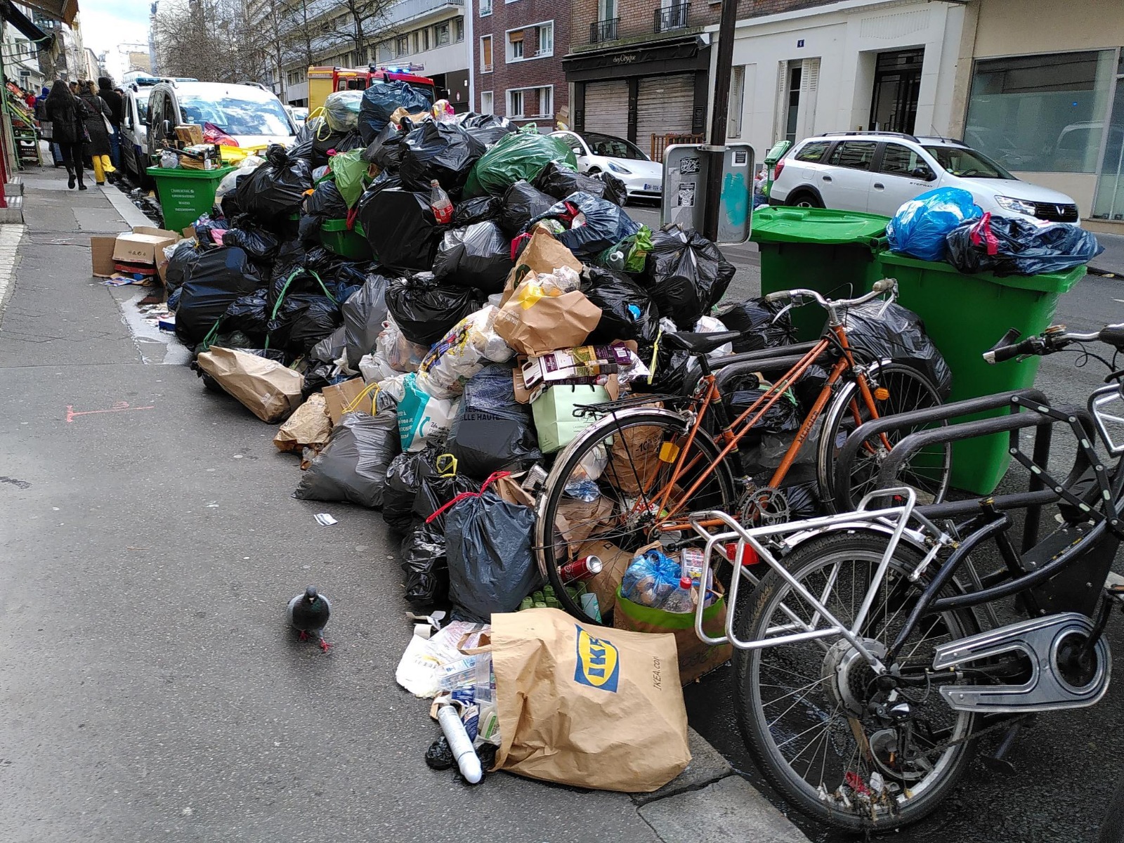 Müll stapelt sich in Paris, Frankreich Pensionsreform Protest 19.3