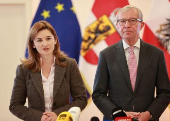 Salzburgs Frauen bekommen von ÖVP & FPÖ Herdprämie statt Kindergärten