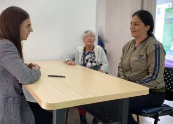 In Bogotá bekommen armutsbetroffene Frauen kostenloses Bildungs- und Gesundheitsprogramm