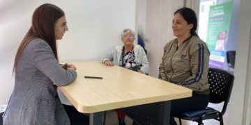 In Bogotá bekommen armutsbetroffene Frauen kostenloses Bildungs- und Gesundheitsprogramm