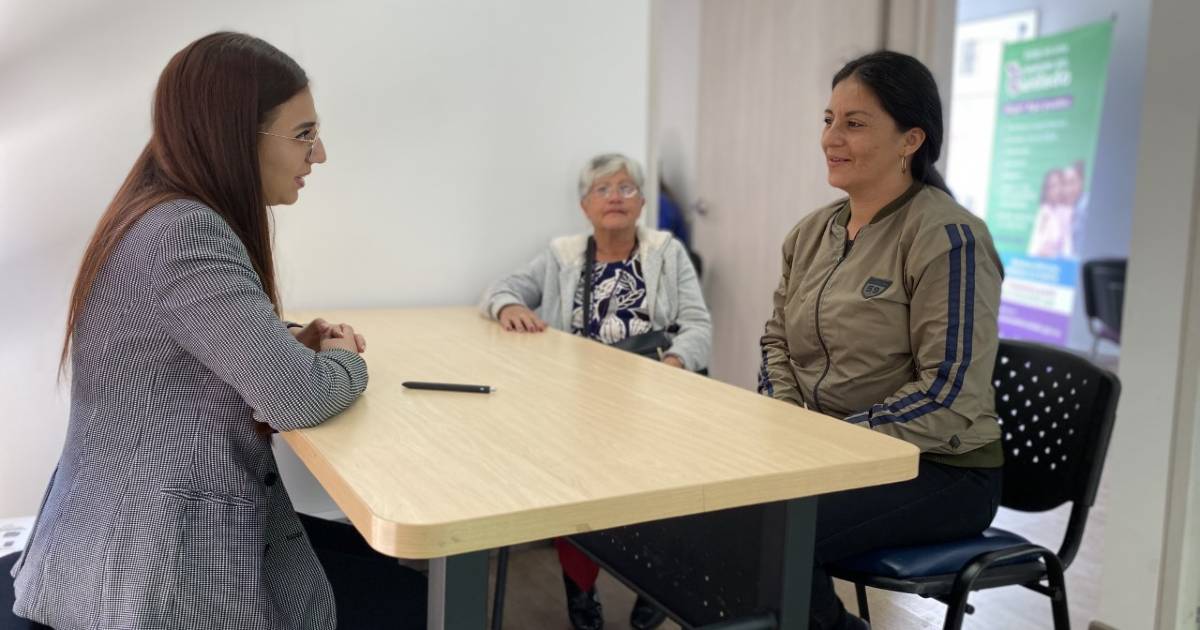 In Bogotá bekommen armutsbetroffene Frauen kostenloses Bildungs- und Gesundheitsprogramm
