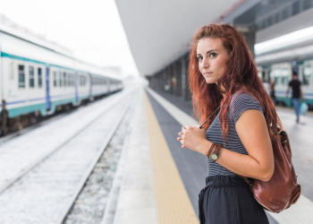 Die EU-Kommission will den Bahnverkehr liberalisieren// Bild: freepik