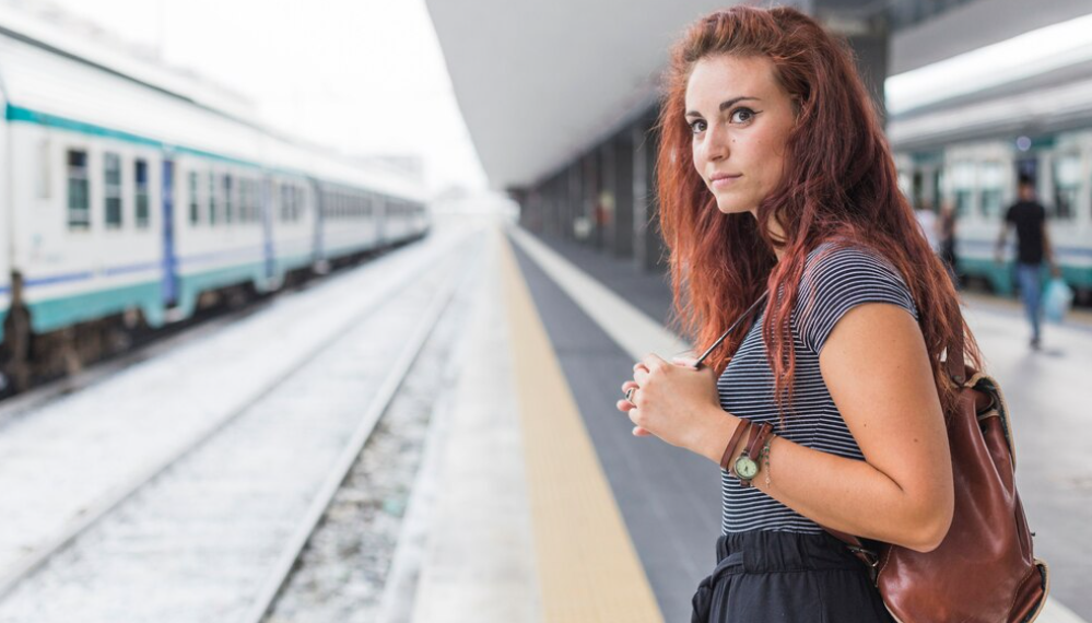 Die EU-Kommission will den Bahnverkehr liberalisieren// Bild: freepik