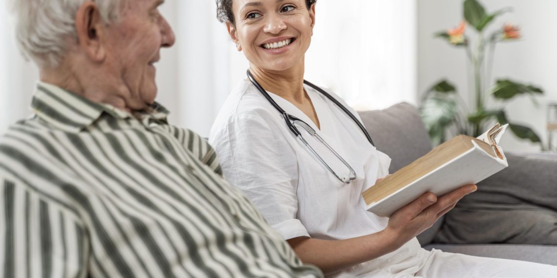 Mehr Personal, Lohn & Ausbildungsplätze: So kommt die Pflege aus der Krise