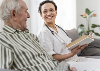 Mehr Personal, Lohn & Ausbildungsplätze: So kommt die Pflege aus der Krise