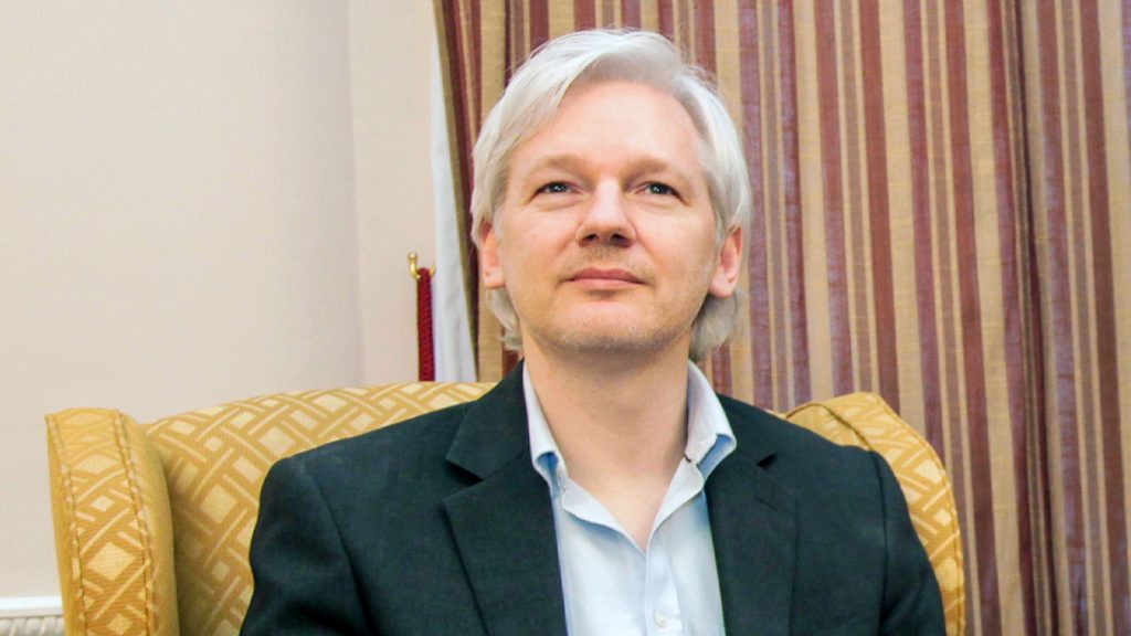 Der Fall Assange: Enthüllung, jahrelange Isolationshaft, Freilassung