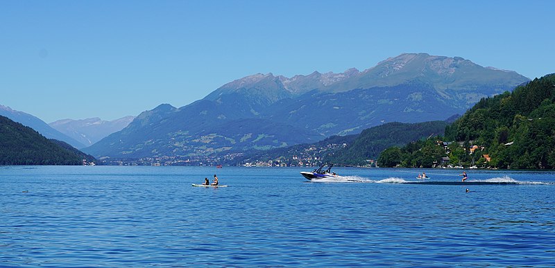 Ostufer Millstätter See mit Aussicht nach Millstätt und in die Nockberge, Kärnten