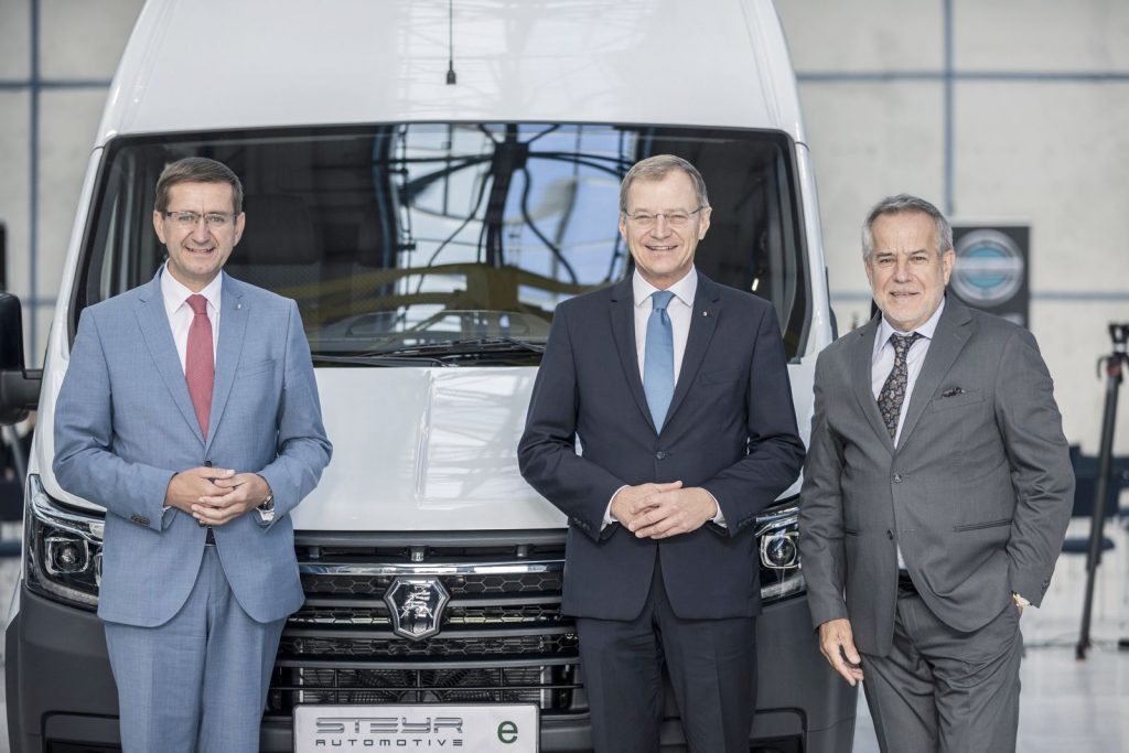 MAN-Werk Steyr. Steyr Automotive, Wirtschafts-Landesrat Markus Achleitner, Landeshauptmann Mag. Thomas Stelzer und Siegfried Wolf. Quelle: Land OÖ, Max Mayrhofer