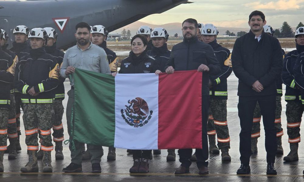 Feuerwehrleute aus Mexiko und Kanada helfen gegen die Brände in Los Angeles