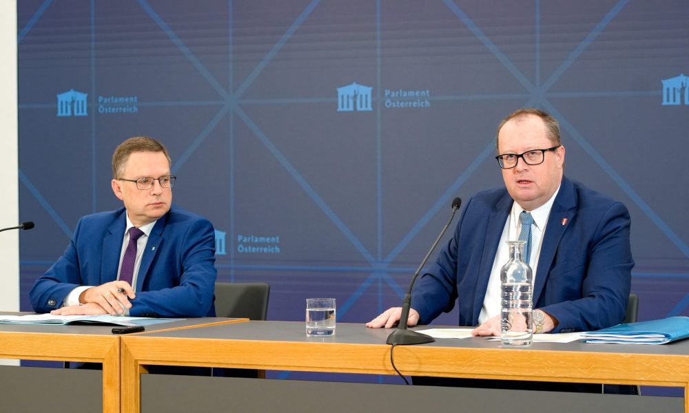 ÖVP-Klubobmann August Wöginger und FPÖ-Finanzsprecher Hubert Fuchs bei der Pressekonferenz vom 16. Jänner// Quelle: Majd Madani