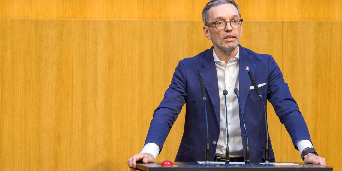 Am Redner:innenpult: Nationalratsabgeordneter Herbert Kickl (FPÖ)