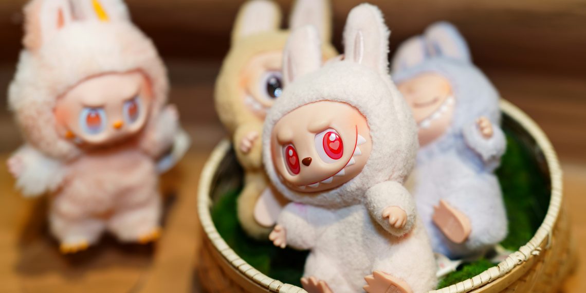 Labubu Plüschtiere im Trend mitten in der Krise (Foto: Unsplash/Declan Sun)