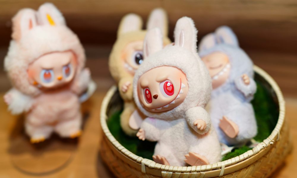 Labubu Plüschtiere im Trend mitten in der Krise (Foto: Unsplash/Declan Sun)