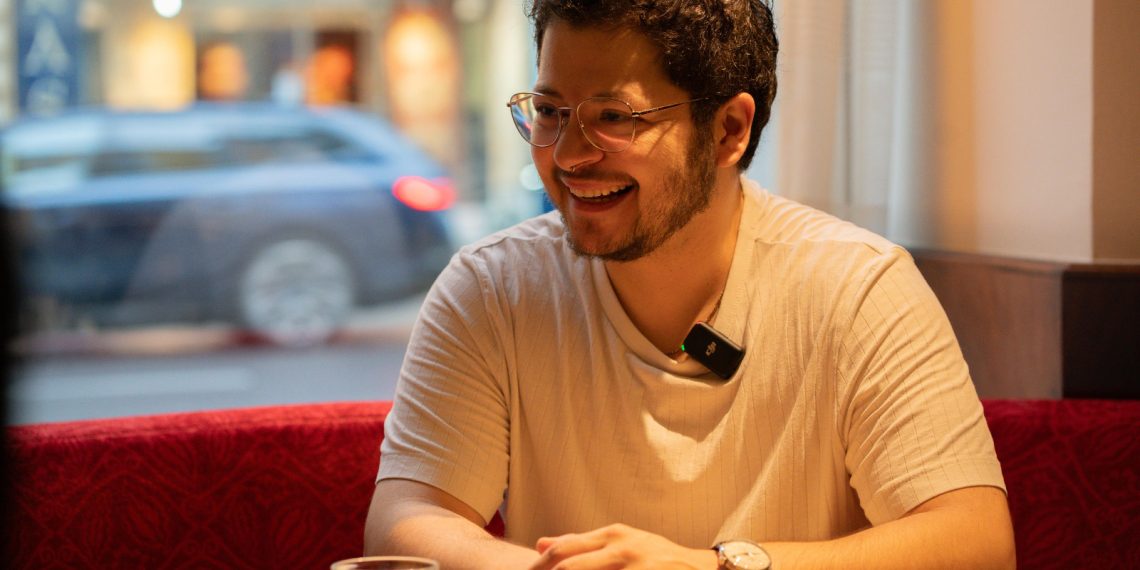 Kabarettist "Der Kuseng" im Interview (Foto: Majd Madani/Kontrast Redaktion)