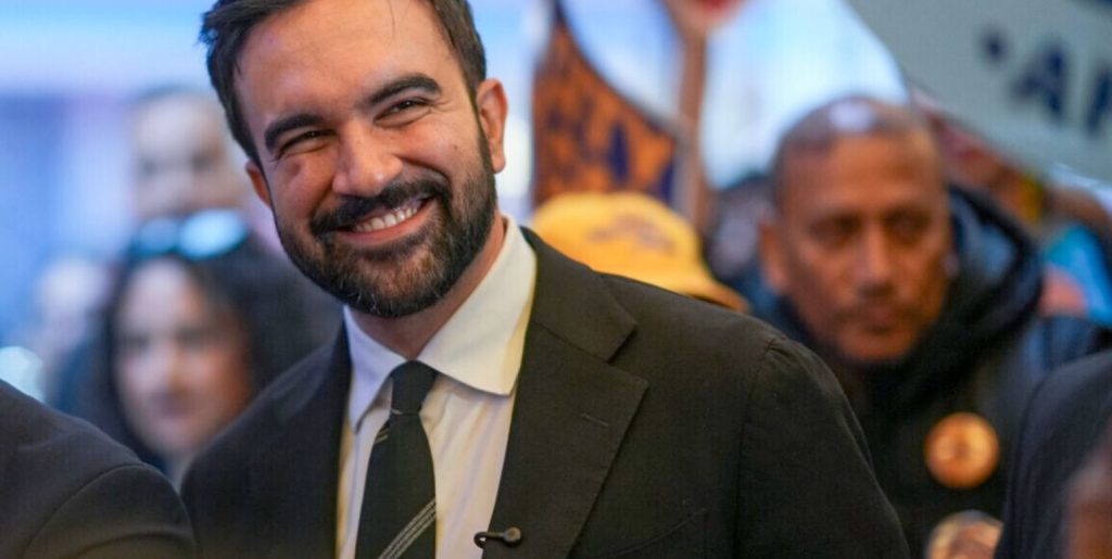 Zohran Mamdani auf dem Weg zu einer Debatte am 16.10.2025 in New York. (Foto:AP Photo/Angelina Katsanis/APA Picturedesk)