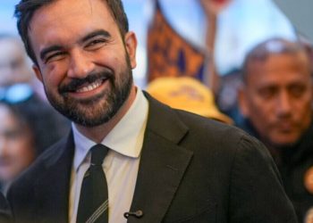 Zohran Mamdani auf dem Weg zu einer Debatte am 16.10.2025 in New York. (Foto:AP Photo/Angelina Katsanis/APA Picturedesk)