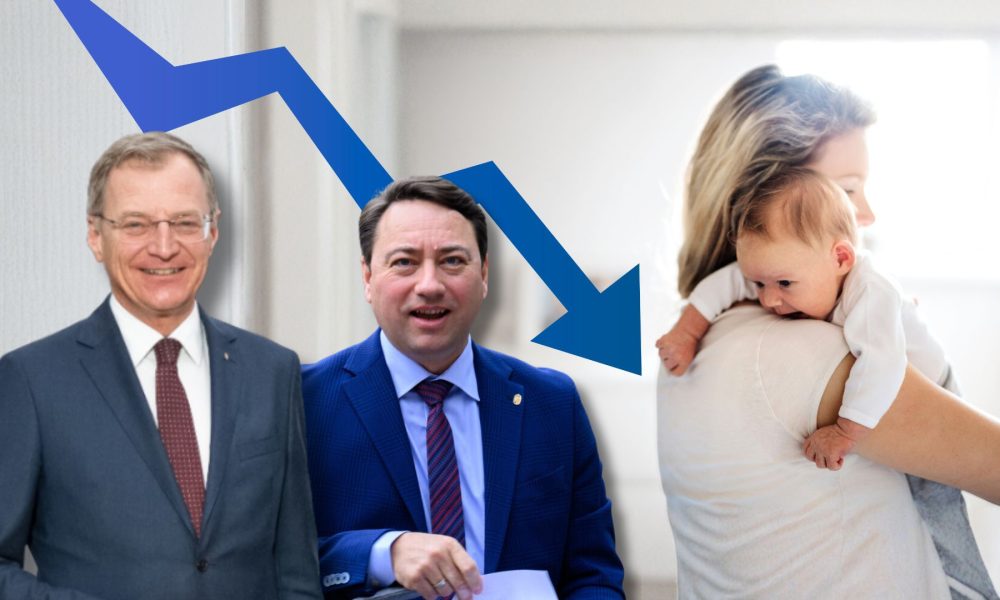 Thomas Stelzer und Manfred Haimbuchner: OÖ Landesregierung kürzt Eltern-Kind-Zuschuss. (Foto: Land OÖ/Peter Mayr; APA Picturedesk/ Werner Kerschbaummayr/fotokerschi; Unsplash/getty images; Montage)